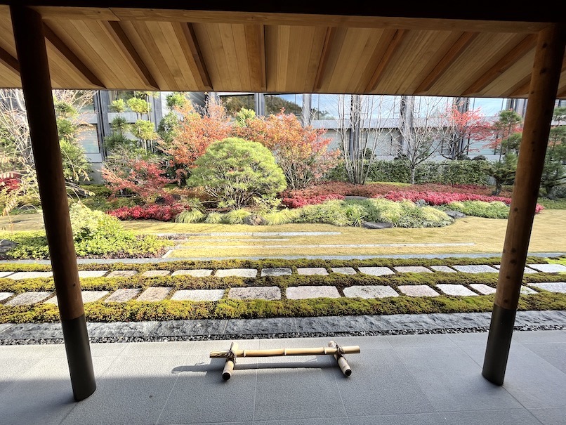 ROKU KYOTO（ロク京都）の客室へのアクセス（中庭1）