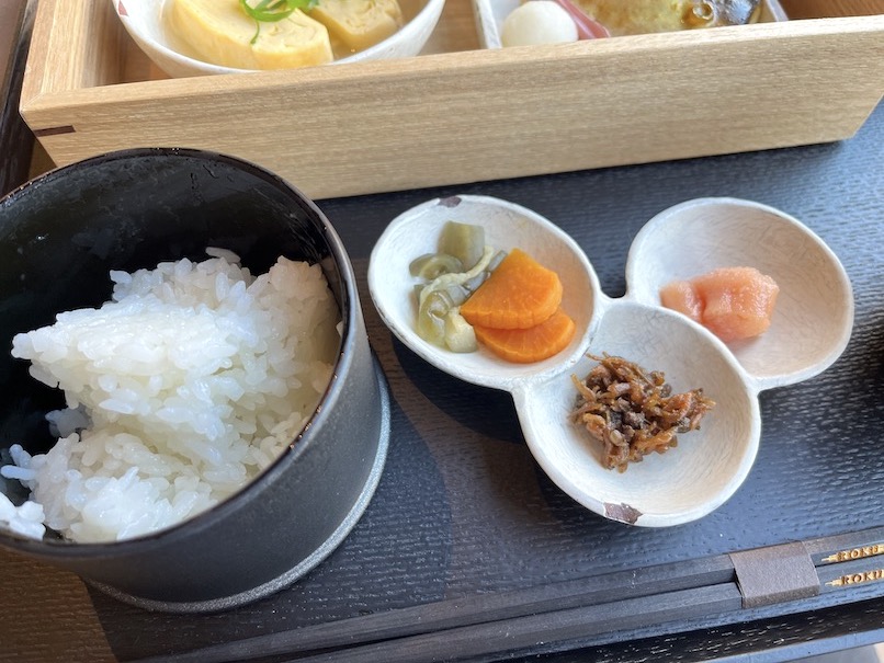 ROKU  KYOTO（ロク京都）の朝食：実食（和食のご飯と副菜）