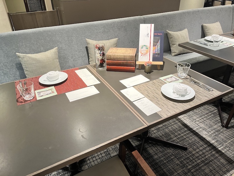 芝パークホテルのアフタヌーンティー：レストランのテーブル席