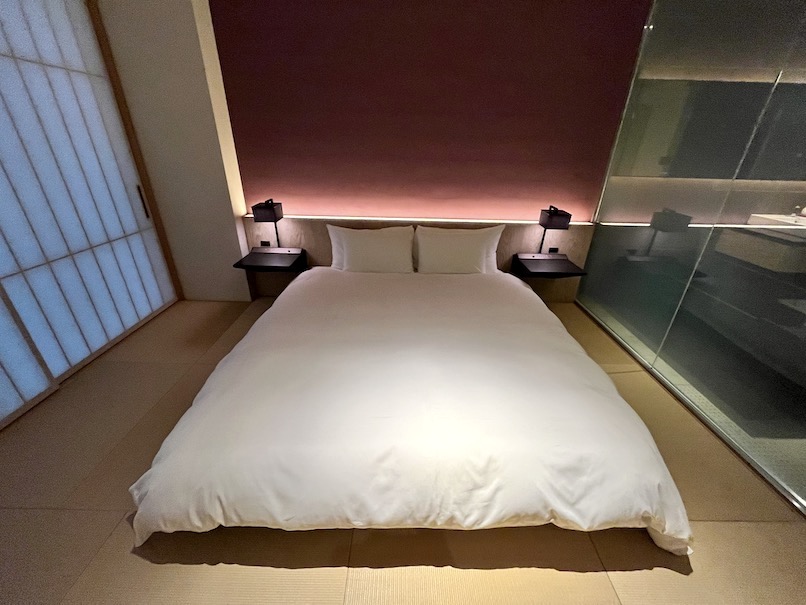 星のや東京の客室（百合ダブル）：寝室（ベッド）