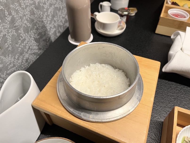 星のや東京の朝食：和食（釜で炊いたご飯：中身）