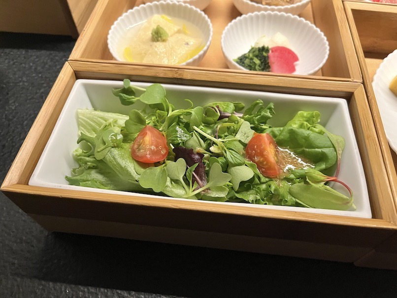 星のや東京の朝食：和食（サラダ）