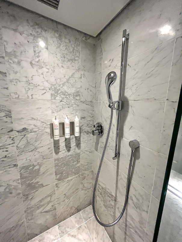 東京マリオットホテルの客室：バスルーム（シャワーブース）