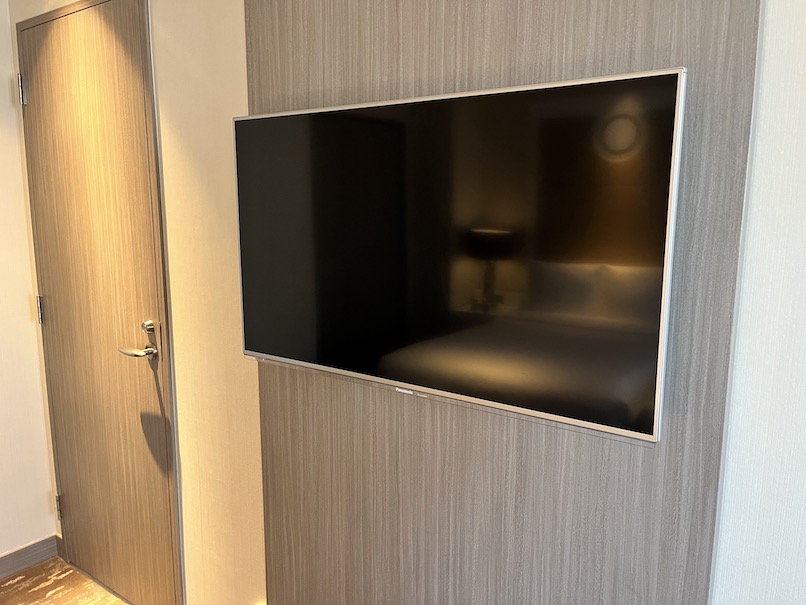東京マリオットホテルの客室：ベッドルーム（TV）