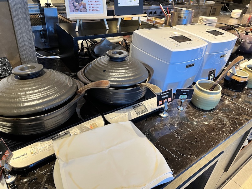 東京マリオットホテルの朝食ビュッフェ：フードの品揃え（白米とお粥）