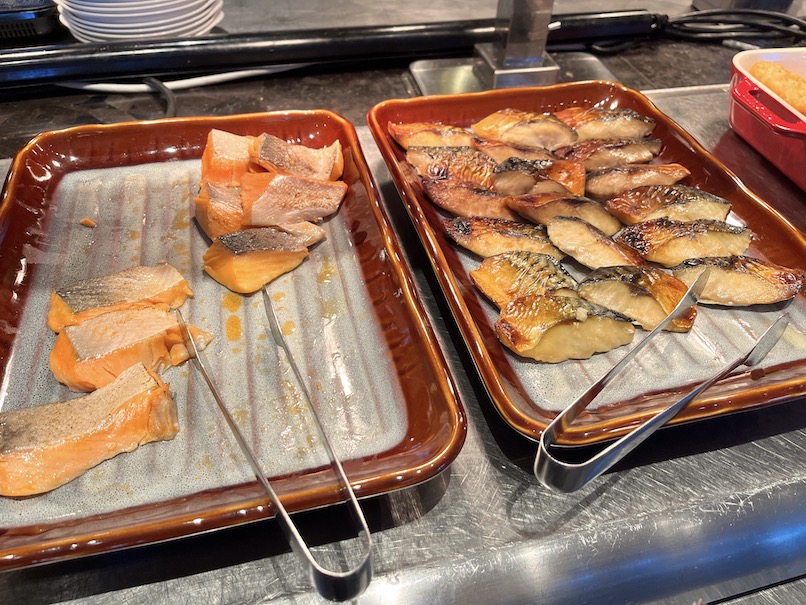 東京マリオットホテルの朝食ビュッフェ：フードの品揃え（焼き魚）