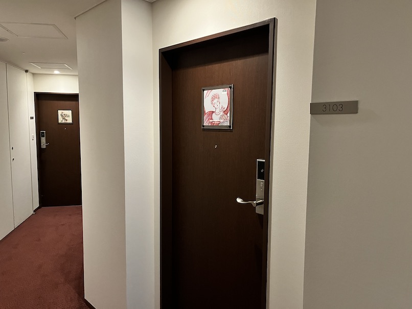 パークホテル東京の客室フロア（客室の玄関扉）