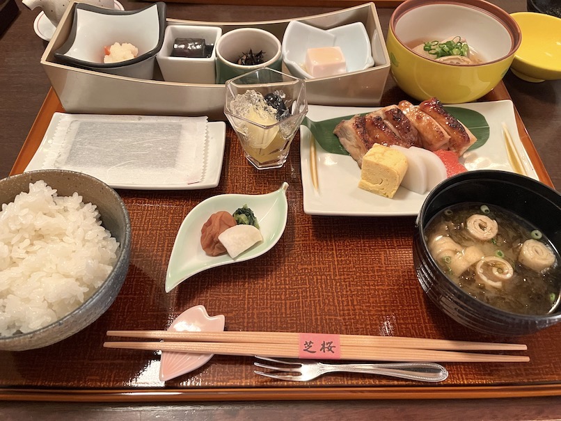 ザ・プリンス パークタワー東京の朝食：芝桜（和朝食御膳：全景）