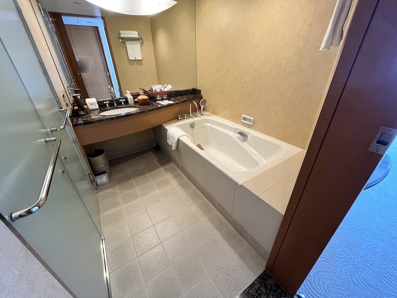横浜ベイホテル東急の客室（エグゼクティブツインパークピュー）：バスルーム（全景）