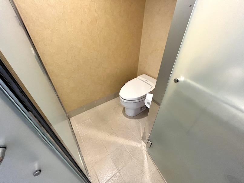 横浜ベイホテル東急の客室（エグゼクティブツインパークピュー）：バスルーム（トイレ）