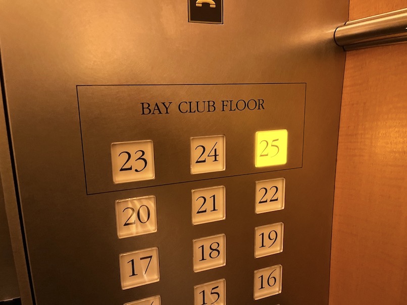横浜ベイホテル東急のエレベーター（35階行き）
