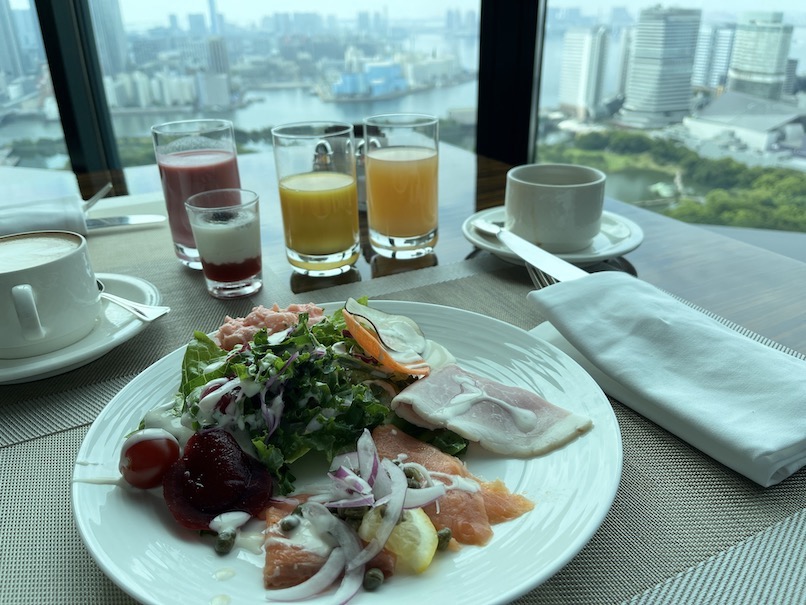 コンラッド東京のレストラン朝食（セリーズ：ビュッフェテーブル）