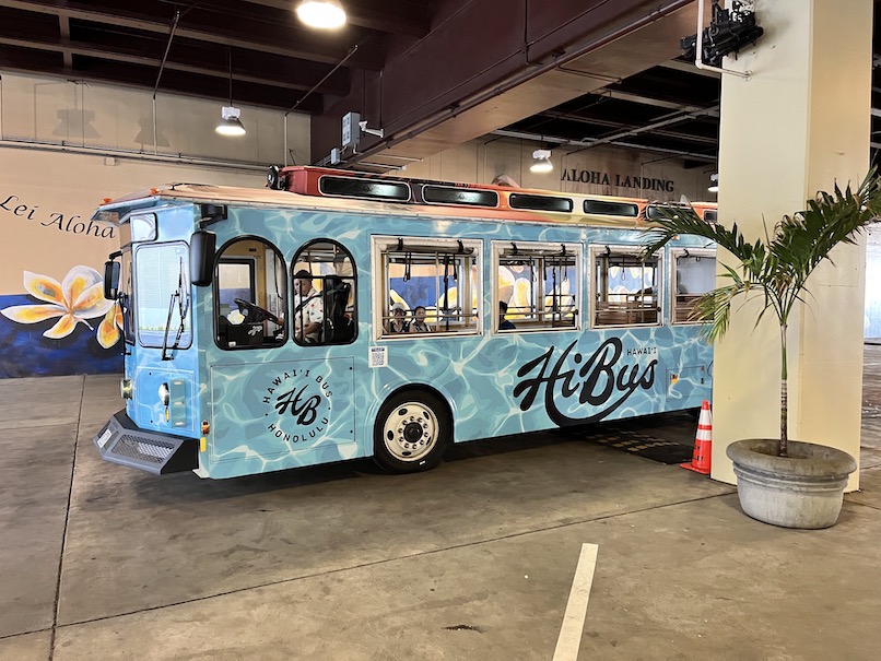HiBus（ハイバス）：アラモアナルートのバス車体