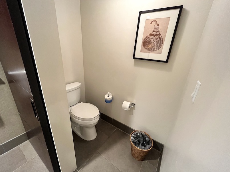 ヒルトンハワイアンビレッジ「ザ・アリイ」の客室：バスルーム（トイレ）