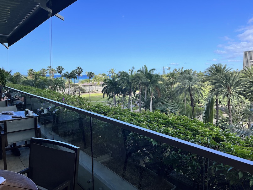 トランプ・インターナショナル・ホテル・ワイキキの朝食：レストランからの眺望（海側）