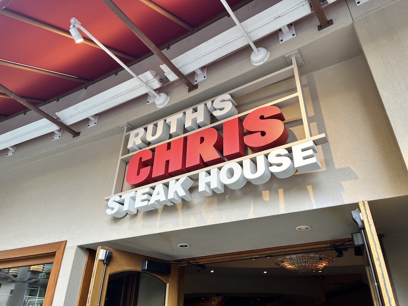 ルースズ・クリス（Ruth's Chris Steak House）の看板