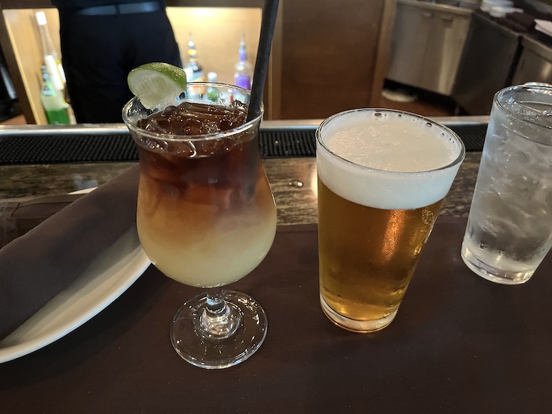 ルースズ・クリス（ハワイ）のハッピーアワー＆プライムタイム：ドラフトビールとマイタイ