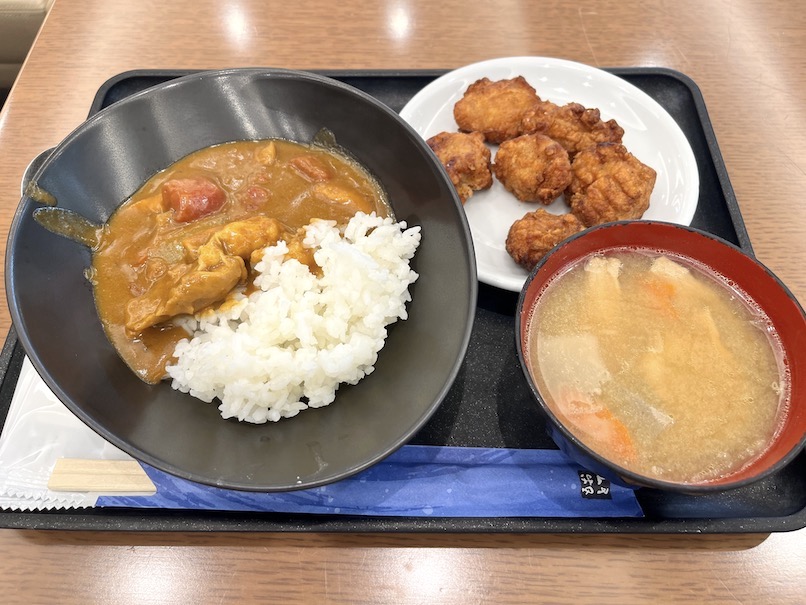 ホノルル空港「JALサクララウンジ」の実食（カレーと唐揚げ、豚汁）