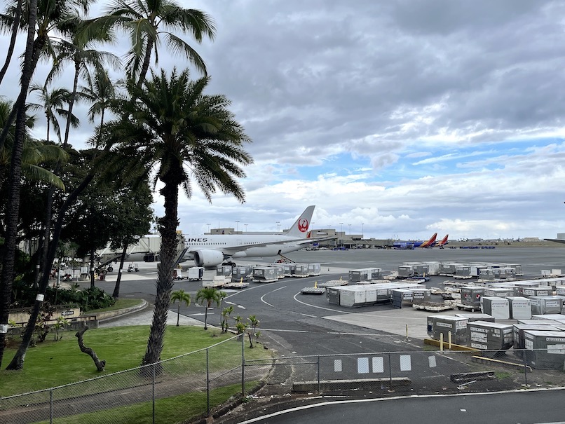 ホノルル空港の風景（滑走路）