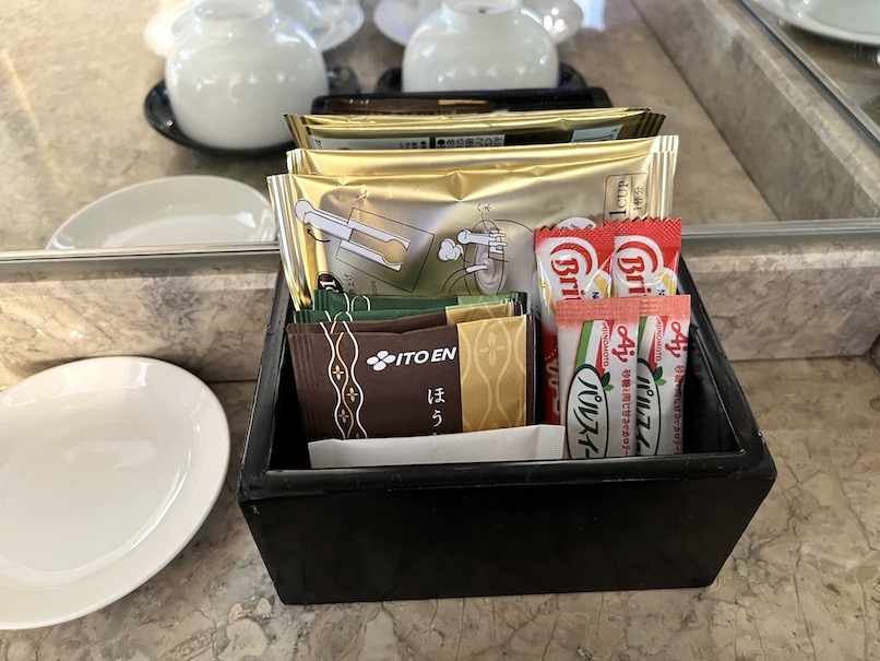 ホテルニューグランドの客室：ミニバー（コーヒー＆紅茶）