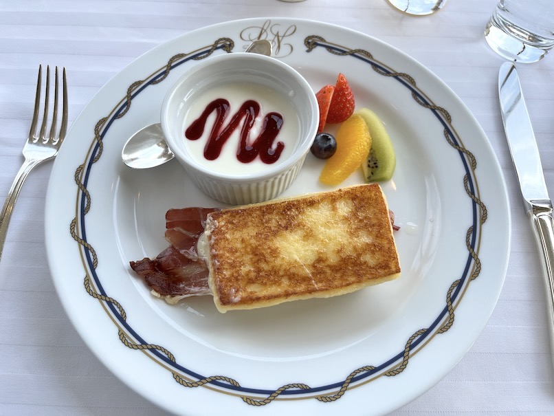 ホテルニューグランドの朝食：モンテクリストサンド（全景）