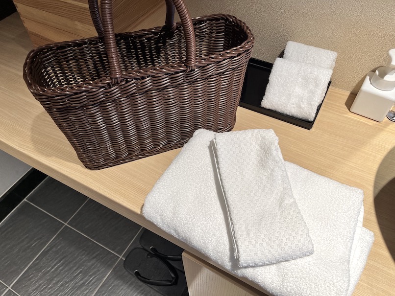 温泉旅館 由縁 新宿の客室：湯かごとタオル