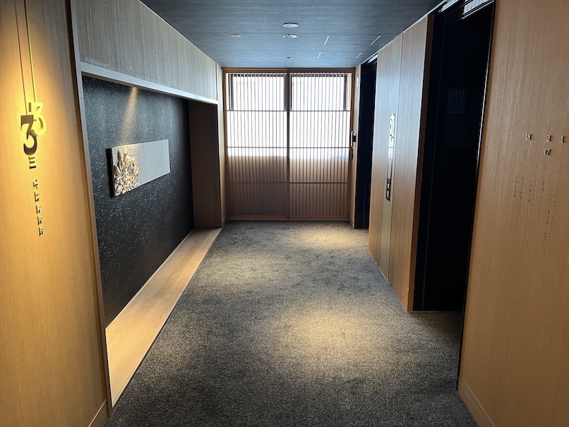 温泉旅館 由縁 新宿：客室へのアクセス（3階フロア）