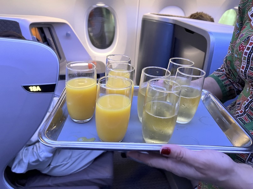 シンガポール航空 ビジネスクラス：ウェルカムドリンク（全体像）