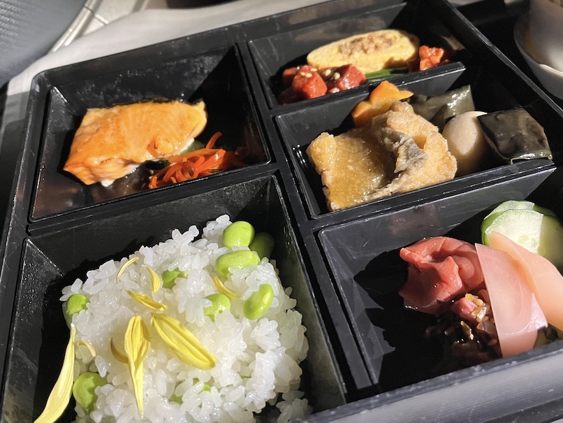 シンガポール航空 ビジネスクラス：機内食（和食：ご飯と焼き魚）
