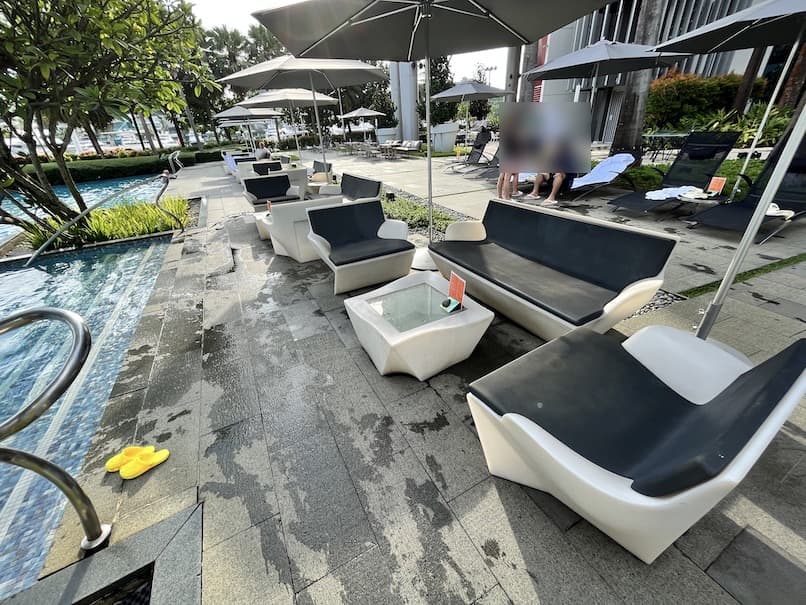 Wシンガポールのプール：プールサイド（チェア3）