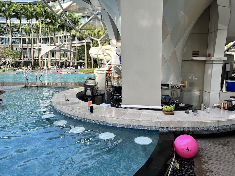 Wシンガポールのプール：大人プール（プールバー）