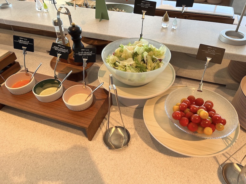 OMO関西空港の朝食：フードカウンター（サラダ）
