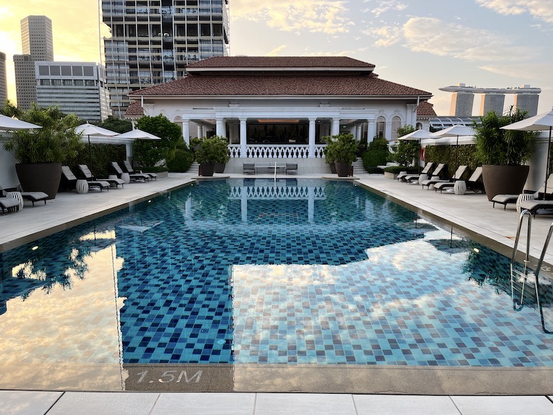 ラッフルズホテル（シンガポール）のプールジム、ギフトショップをレポート