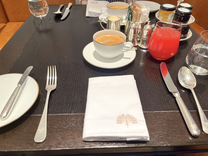 ラッフルズホテル（シンガポール）の朝食：実食（テーブルセッティング）