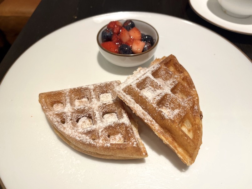 ラッフルズホテル（シンガポール）の朝食：実食（ワッフル）