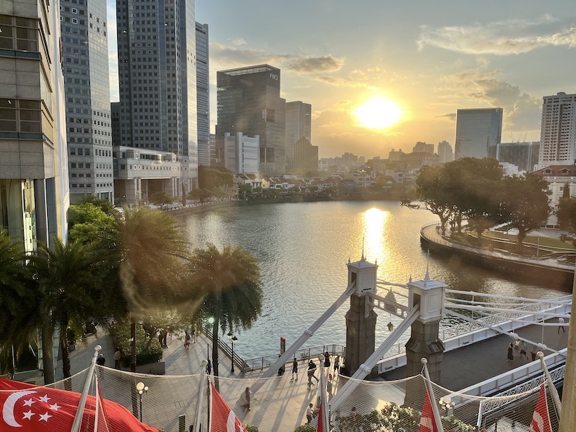 フラトンホテル（シンガポール）のクラブラウンジ：眺望（夕陽）