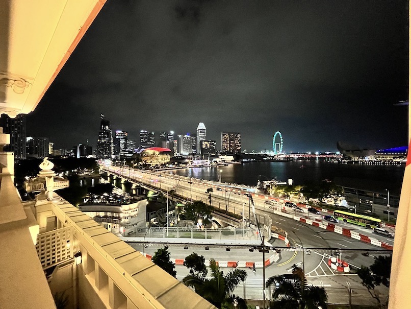 フラトンホテル（シンガポール）の客室：眺望（夜景2）