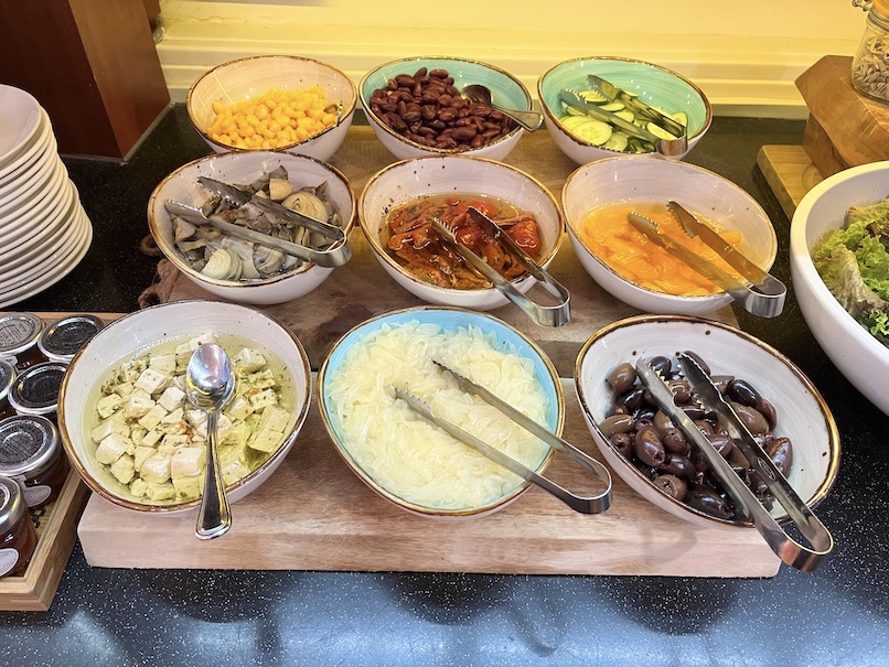 クラブラウンジの朝食：ビュッフェフード（サラダ2）