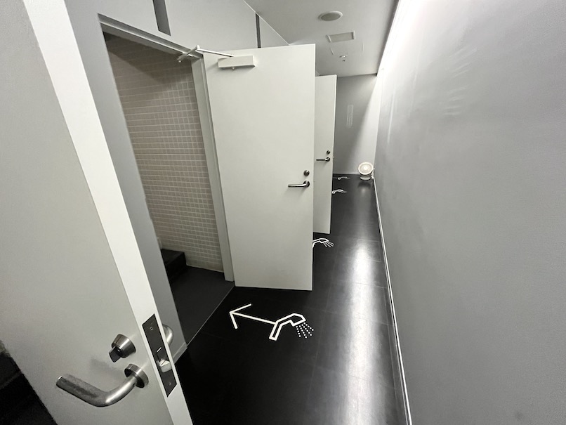 ナインアワーズ成田空港のシャワールーム（全景）