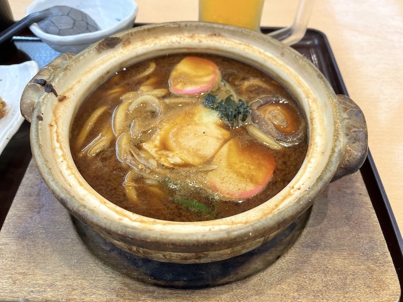 韓国料理・和食レストラン「お食事処 えびす」：味噌煮込みうどん（拡大）