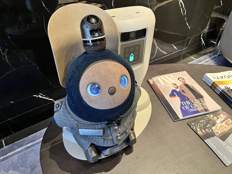 ウェスティンホテル東京のレセプション（ロボット）