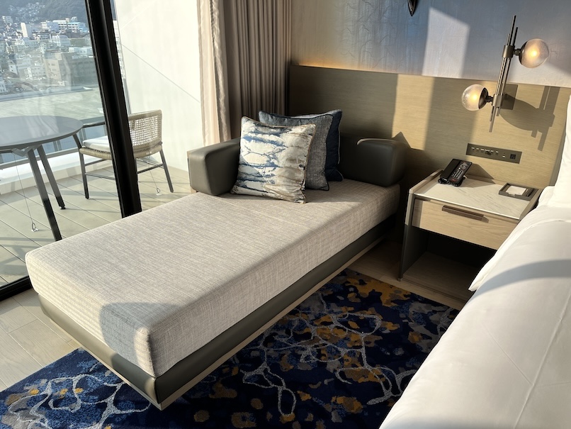 長崎マリオットホテルの客室：ベッドルーム（ソファー席）
