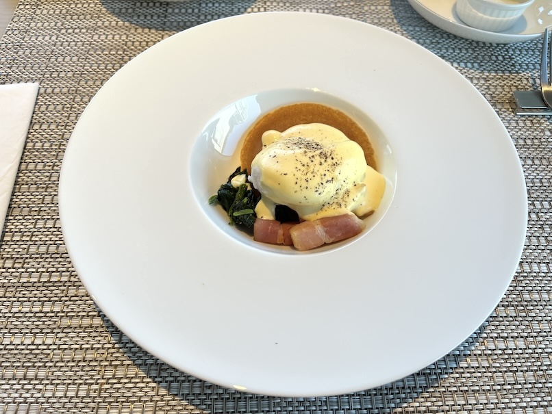 エグゼクティブラウンジの朝食：実食（エッグベネディクト）