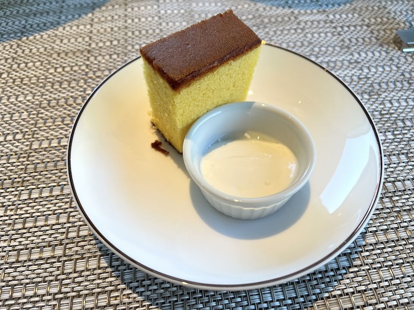 エグゼクティブラウンジの朝食：実食（カステラ）