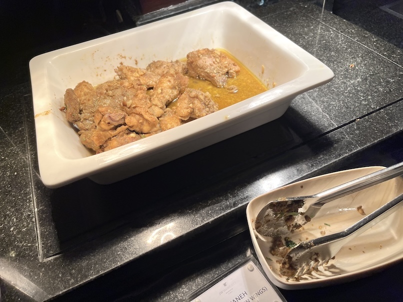 JWマリオット（ドバイ）のエグゼクティブラウンジ：カクテルタイム（チキン）