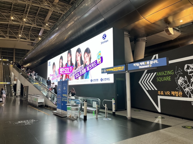 仁川空港：空港鉄道駅（エスカレーター）