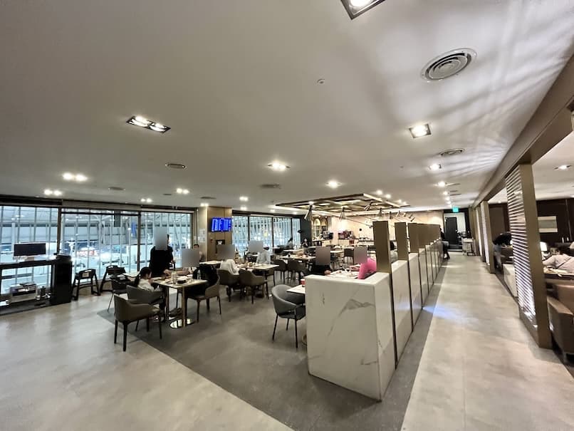 Sky Hub Lounge（西ウィング）の内観（1）