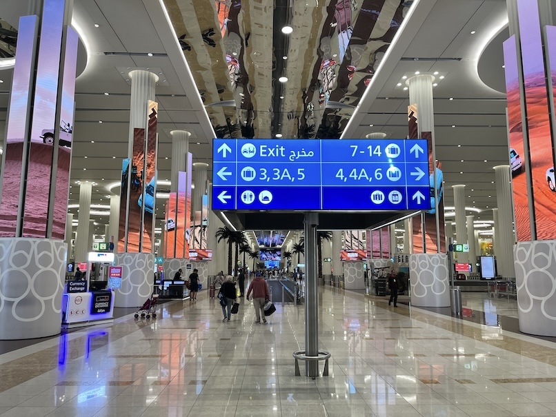アルマハ（ドバイ）空港からの送迎：ドバイ国際空港