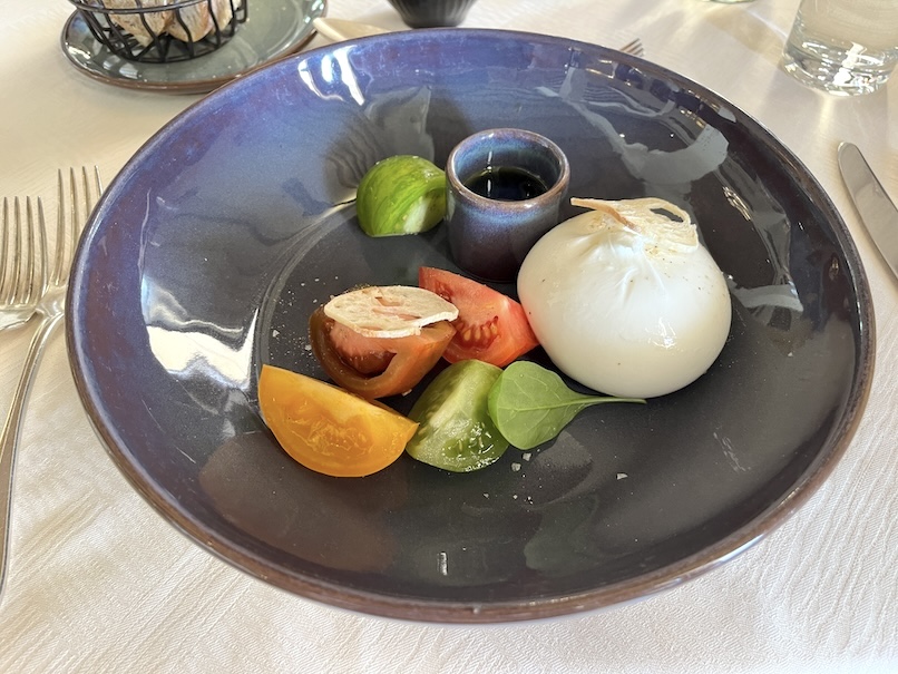 アルマハ（ドバイ）のランチ：提供内容（前菜1）