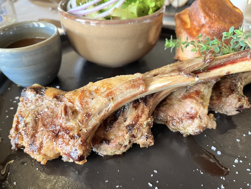 アルマハ（ドバイ）のランチ：提供内容（ラムチョップ）
